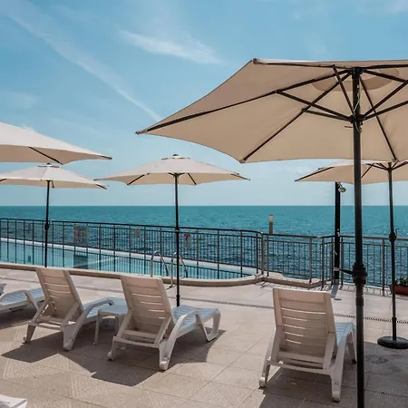 Cabacum Pleasure Beachfront - 50m To And Pool Hotel de apartamente Varna