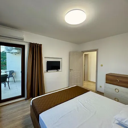 Cabacum Pleasure Beachfront - 50m To And Pool Varna
